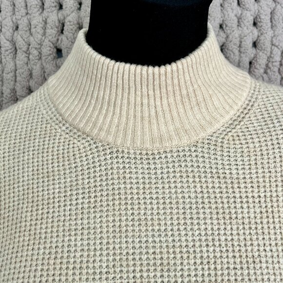 GAP Cream Mock Neck Knit Sweater Size Medium - Picture 3 of 11